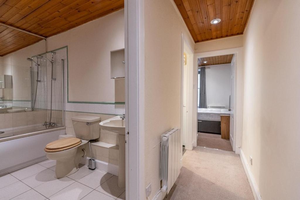 Lovely In Excellent Centre Location Apartment *